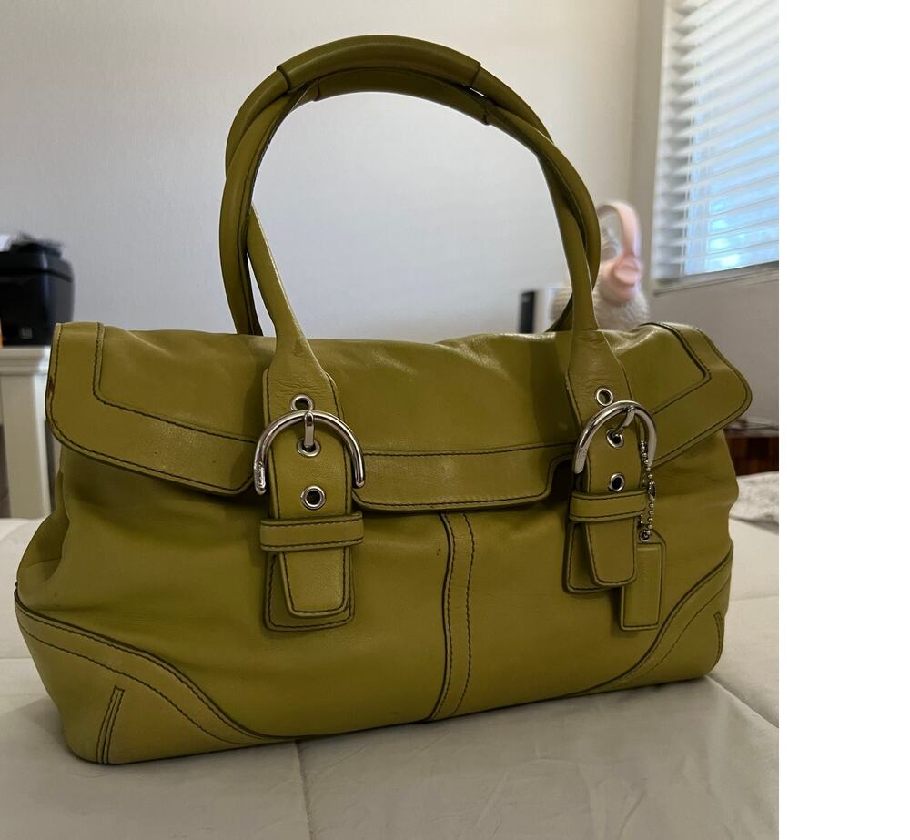 Vintage Y2K Coach 9636 Soho Leather Shoulder Bag Green Buckle Strap Rare Color